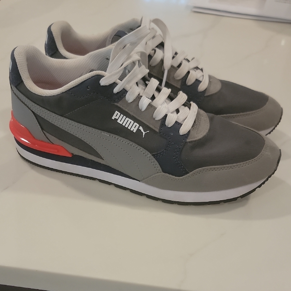 Puma Men's Charcoal and Light Gray Sneakers